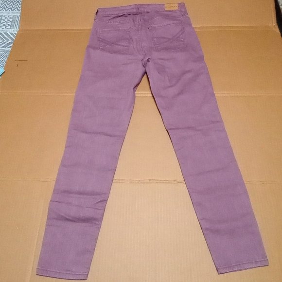 Aeropostale Designed NYC Knees Rips Grape Skinny High Waisted Jegging Jeans - Picture 3 of 11